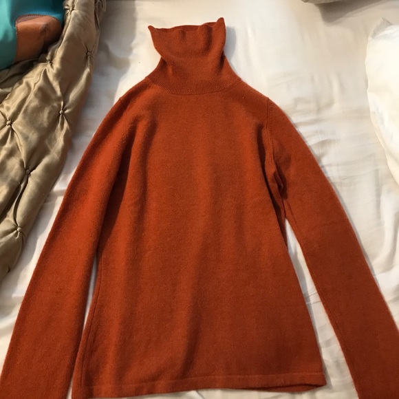 Neiman Marcus Cashmere sweater - Picture 2 of 3